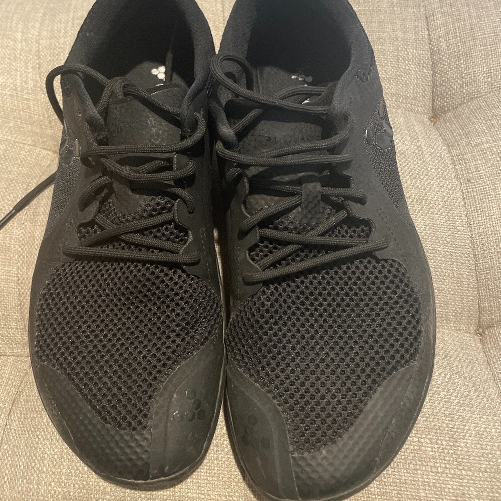 Vivo barefoot shoes 35L